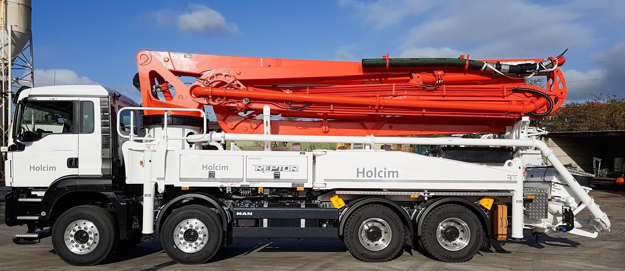 Das Bild zeigt die Betonpumpe M 38 im Profil